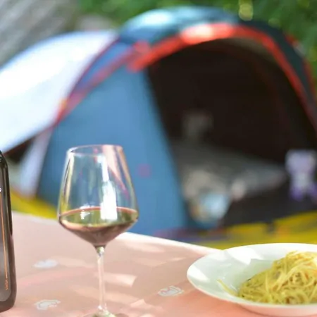 Jeans Backyard Tent Camping Luxussátor Horjul